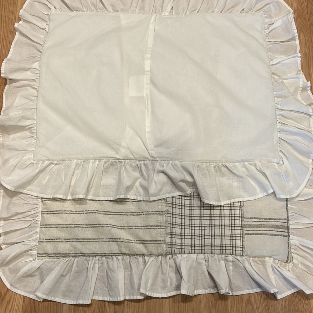 Pillowcases/Shams Set of two 19X25 (27X34 including ruffles) - Picture 7 of 10